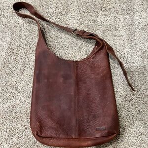 Duluth Trading women’s Lifetime Leather bag. Only used twice!No marks inside!